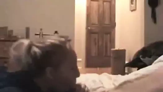 Sarışın gerçekten sik emmeyi sevmez ama her zaman yutar