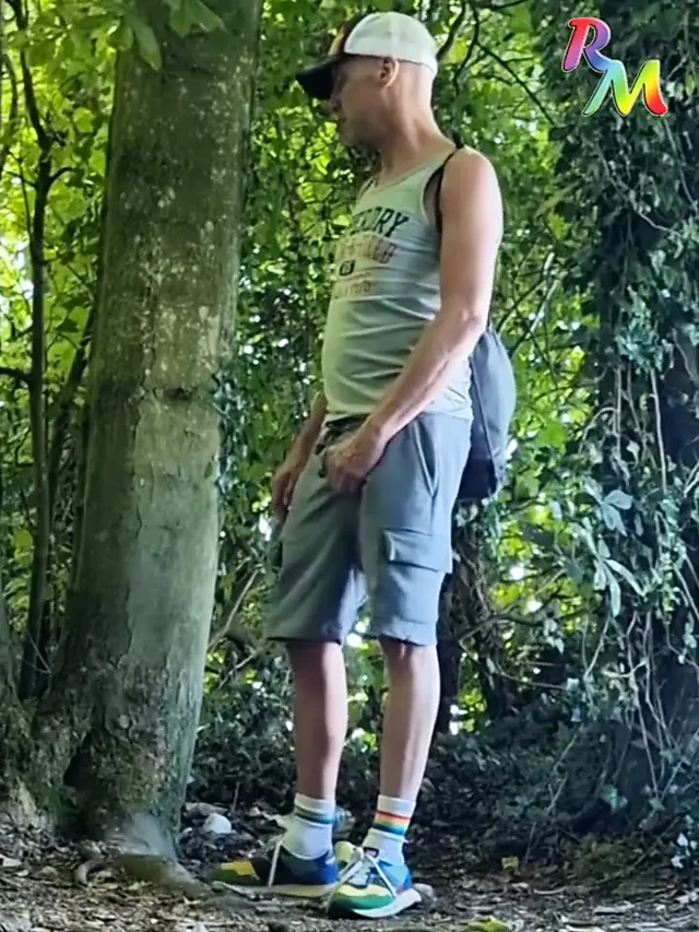 Otoyol Kavşağı yakınlarındaki ormanda seyir... Soyunmak için sessiz bir yer buldum