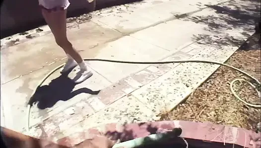 Klasik güzellik çıplak açık havada sikiş ve yüze boşalma Julianna Sterling