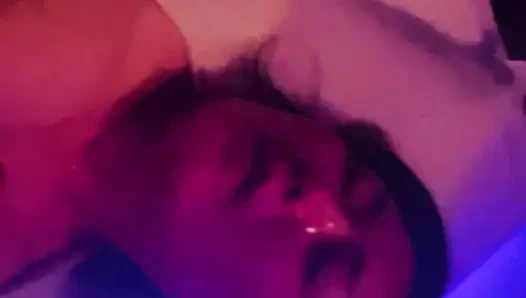 Evli bir kadına mastürbasyon yapıyor