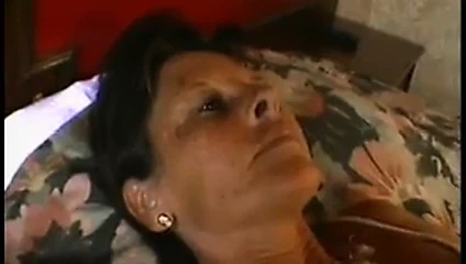 evli büyükanne &amp; genç adam