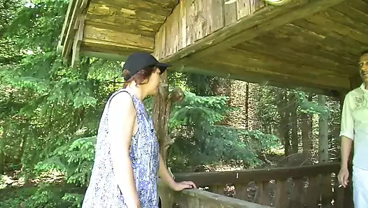 Olgun istekli amcığını memnun etmek için seksi seviyor - 2