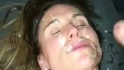 karısının yüzünde Cum