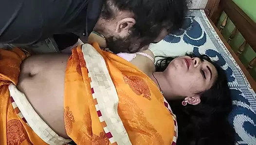 Sütyen göbek yalama, göğüsleri amcıkla okşuyor vaishnavy ve sharun raj'ın sari ve sutyenli romantizmi ovuyor