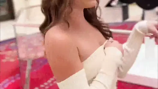 Katie Kush ile kahvaltı ve köpük banyosu