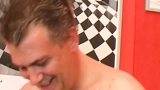 Almanya'dan genç kızın yüzüne büyük miktarda sıcak döl boşalıyor