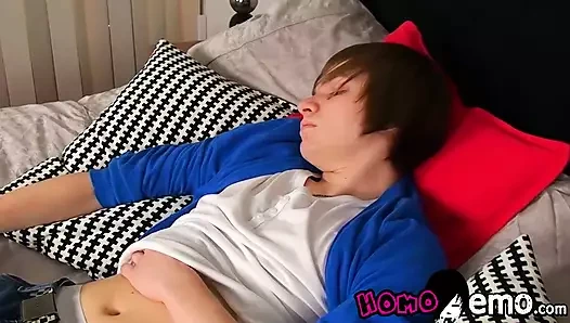 Sevimli emo twink jason andrews cums süre Mastürbasyon solo