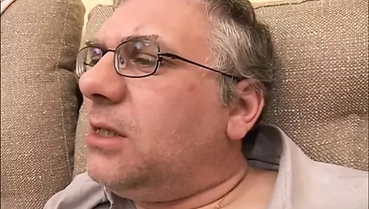 Her şeyden önce üvey kızına saygı duy! (tam film)