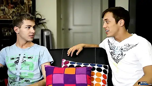 Twink oğlan göt talep ediyor