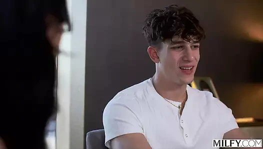 Orta yaşlı seksi kadın afet - orta yaşlı seksi kadın jennifer genç aktörün yarağını karşı koyamıyor