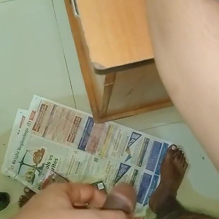 Onu yeni evde sikiyorum sikimi yağladı ve onu misyoner tarzında sikiyorum