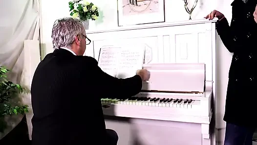Seksi olgun yaşlı yarak ağzında