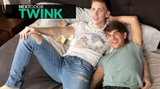 Nextdoortwink - genç, nadir çizgi romanlar için çük alışverişi yapıyor