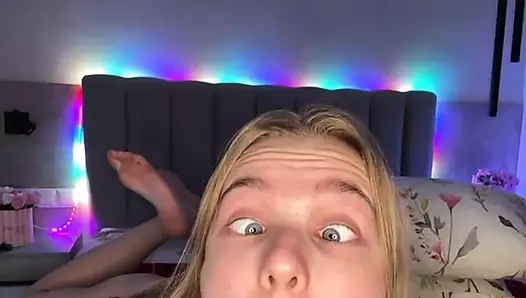 Çılgın yumruk sokma sıkı amcık ve anal sikiş