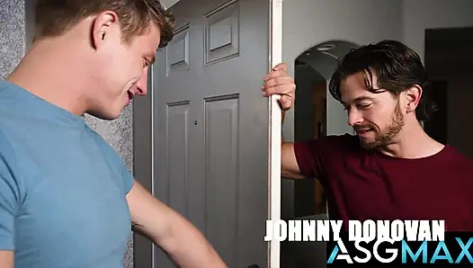 Yan kapı stüdyoları - üniversite buluşması yaşlı güreş arkadaşları arasında korunmasız eşcinsel sikişe dönüşüyor