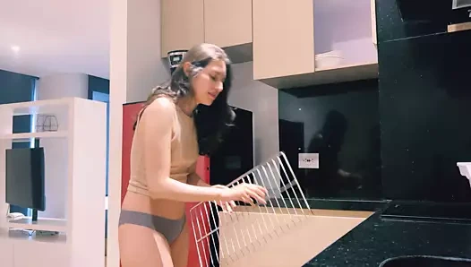 Kuzenim mutfağa girdi ve kıçı beni tahrik etti