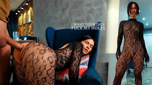 Seksi elbiseli ve yüksek topuklu Lana sikişmek istiyor. Orta yaşlı seksi kadın kremsi göt