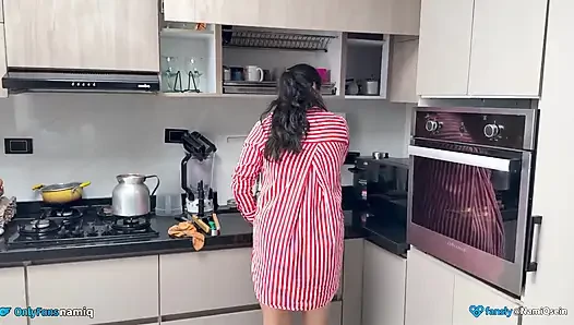 Islak elbise, kayınvalideye seks, doğal güzellik.