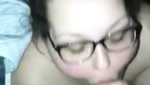 İri güzel kadın yarak emiyor