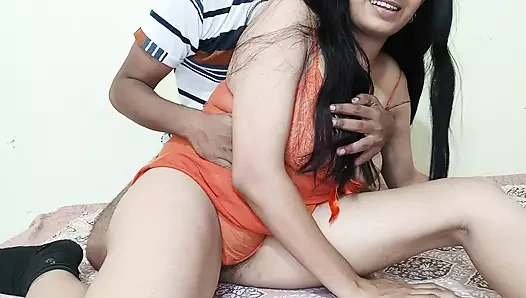 Kız arkadaşının doğum günü için sürpriz, erkek arkadaş arkadaşını kız arkadaşını sikmesi için gönderdi