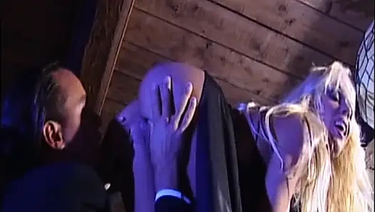 Partimiz sikiş şenliğine dönüşüyor