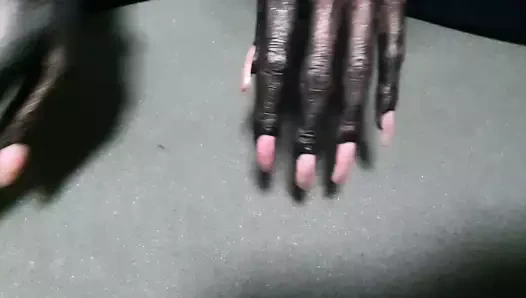 Vay canına! ellerine bak!