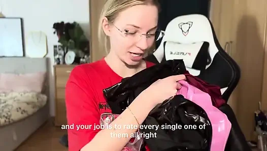 Dominatrix kıyafetleri açıkta deniyor