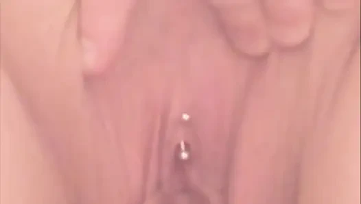 Gizli çekim pirsingli amcık işiyor