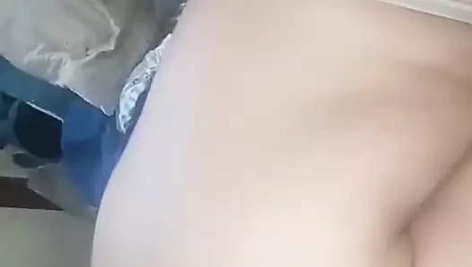 Hizmetçiyle odasında