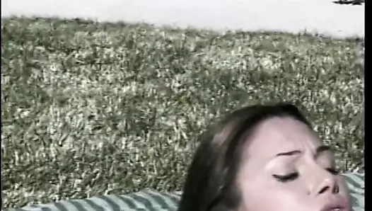 Seksi esmer ile dev memeler açık havada emme ve kahrolası sıcak horoz