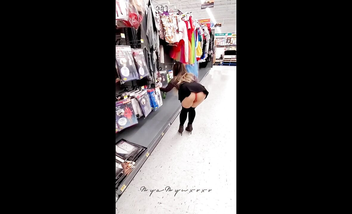Eğilme ve walmart'ta Asya kedimi yanıp sönüyor (kedi kayma)