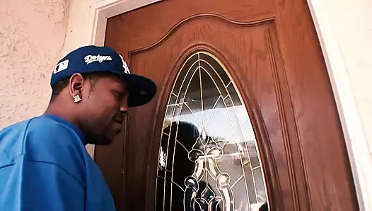 Kitty birini gördüğünde iyi bir yarak biliyor ve bunu bindiriyor