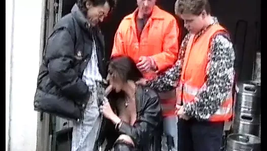 Telefonsex mal anders MIlf schiebt sich den hoerer rein