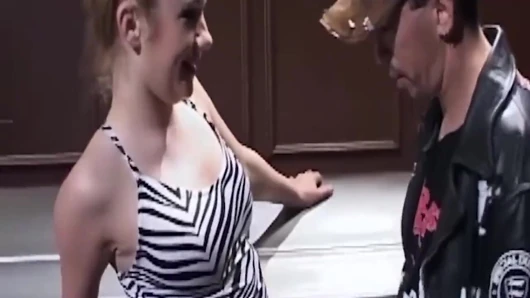 File çoraplı sarışın orta yaşlı seksi kadın derinden sert sikiliyor