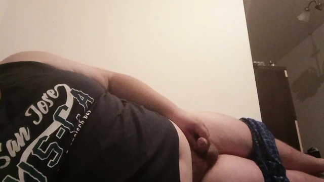 Mastürbasyon yapıyor ve boşalıyor