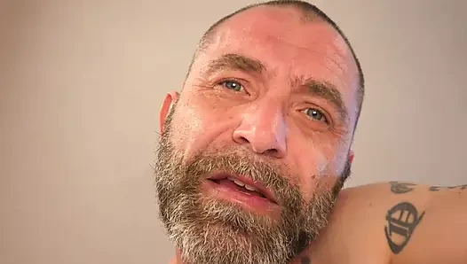 Baba meraklı oğlanlarını seviyor