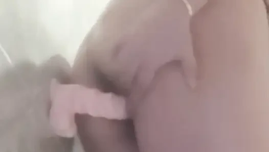 MILF olgun üvey anne, 5 numarasına kocaman bir penis koyacak birini arıyor