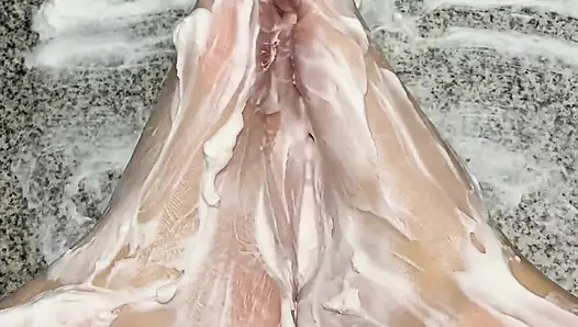 Çıplak ayaklarıma krem şanti