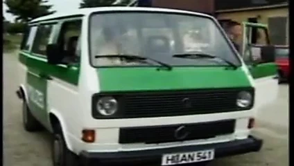 2 Polizisten ficken im Dienstwagen