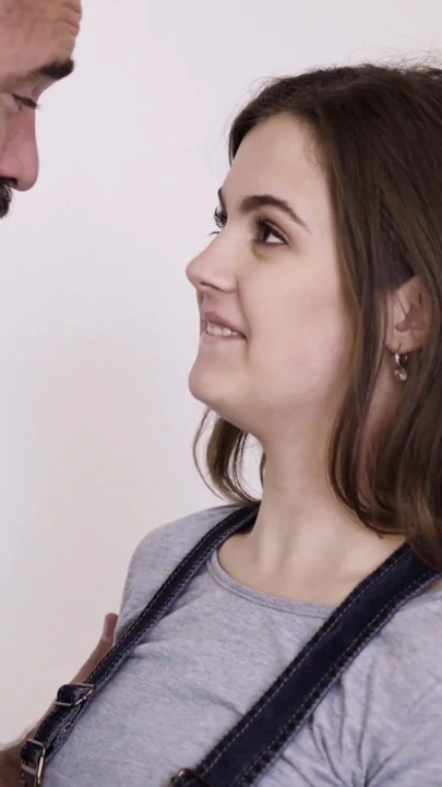 Teenfidelity devon green bir polisin amını pompalasına izin veriyor | Klip 1