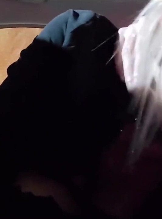 Teşhir, parti ve yarak emiyor