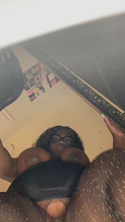 Ищу лица, на которые можно сидеть💦