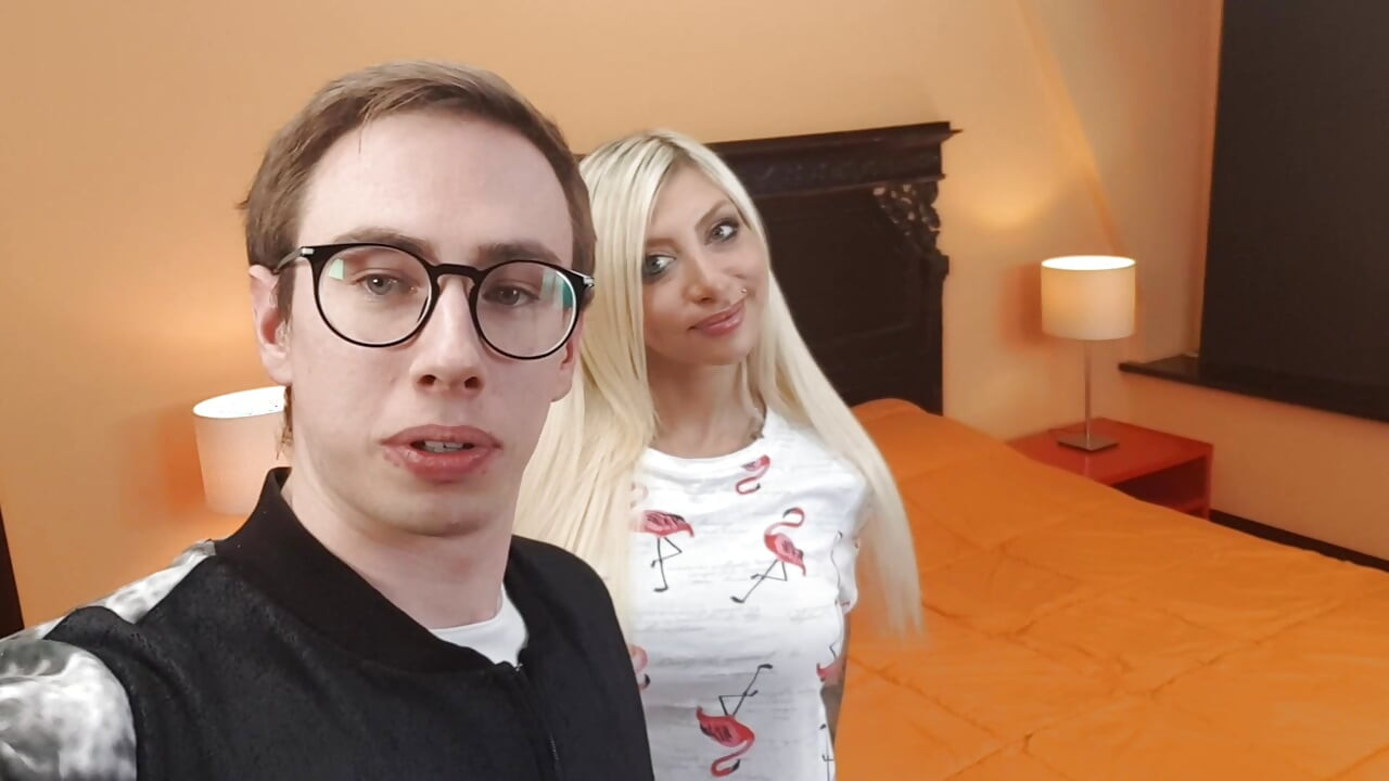İtalyan güzel Lisa Amane için pornoda ilk sikiş max felicitas ile