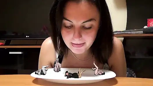 Я собираюсь есть 4-х девушек! МММ, ВКУСНЯШКА!