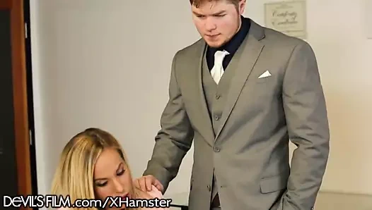 Azgın milf bugün işi daha iyi hale getiriyor!