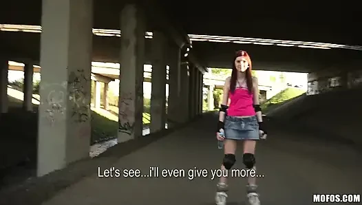 Halka açık pikaplar - boşta üniversiteli bir piliç bir sapık oyunu ve katie'nin tüm ıslak delikleriyle oynadım.