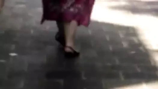 Büyük götlü iri güzel kadın