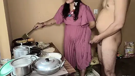 Ateşli bayan yarak emiyor yüksek sesle inliyor mutfakta çok sert sikişiyor