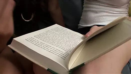 piliç parmak sikikleri asyalı, sonra onlar amcıklarını birlikte ovmak