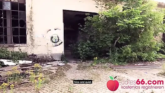 Terk edilmiş yer sikici: tombul sarışın (26 yaşında)